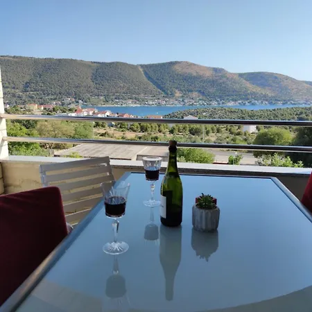 Josi - Parking And Barbecue Daire Grebaštica