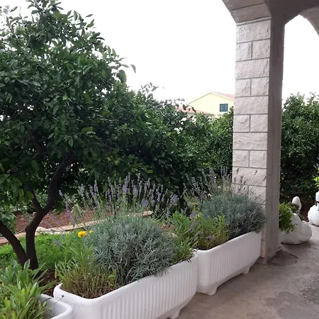 Daire Josi - Parking And Barbecue Grebaštica