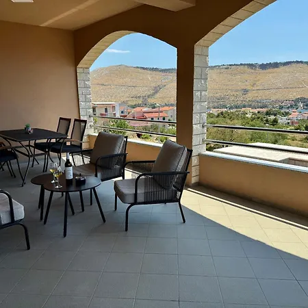Josi - Parking And Barbecue * Grebaštica