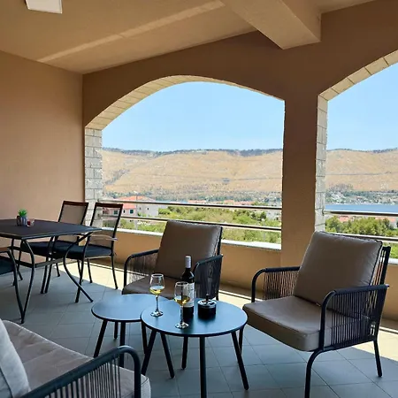Josi - Parking And Barbecue Daire *